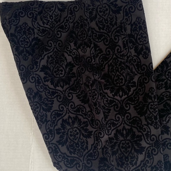 Chicos Slim‎ Ankle Floral Black Pant Size 0-R/Small - Picture 2 of 7